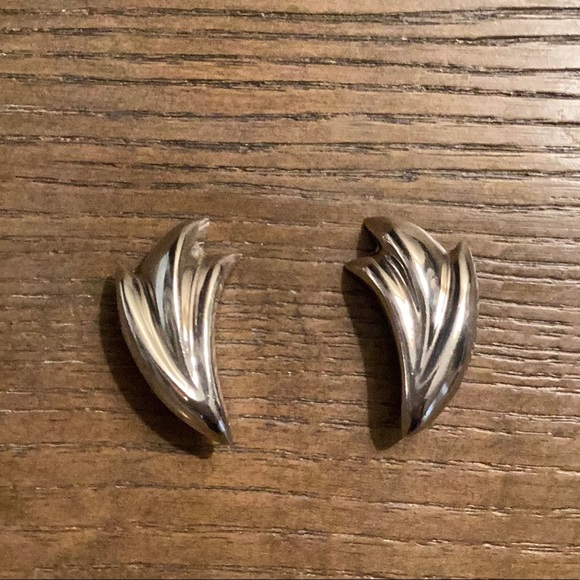 Sterling Silver, Clip earring - Picture 2 of 4